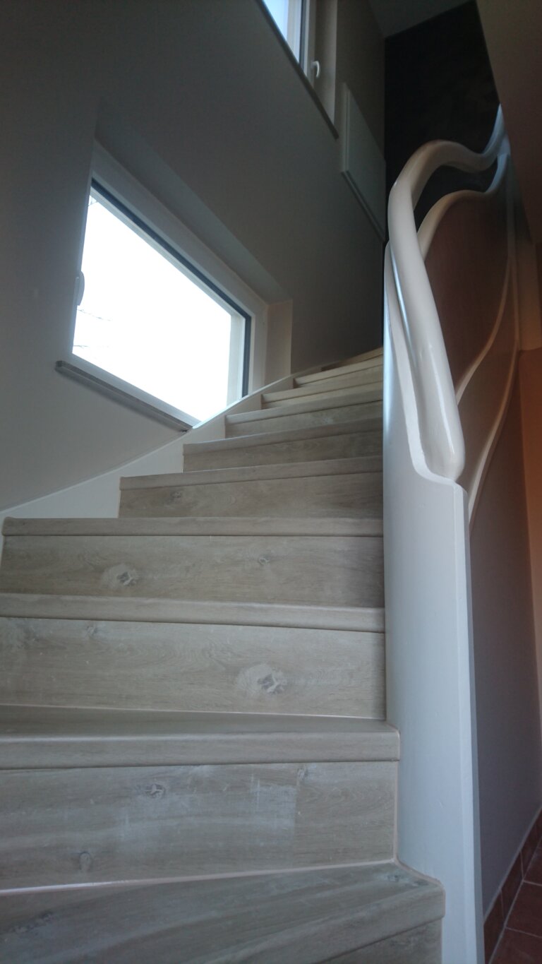Referenzarbeit Treppe und Bodenanschluss